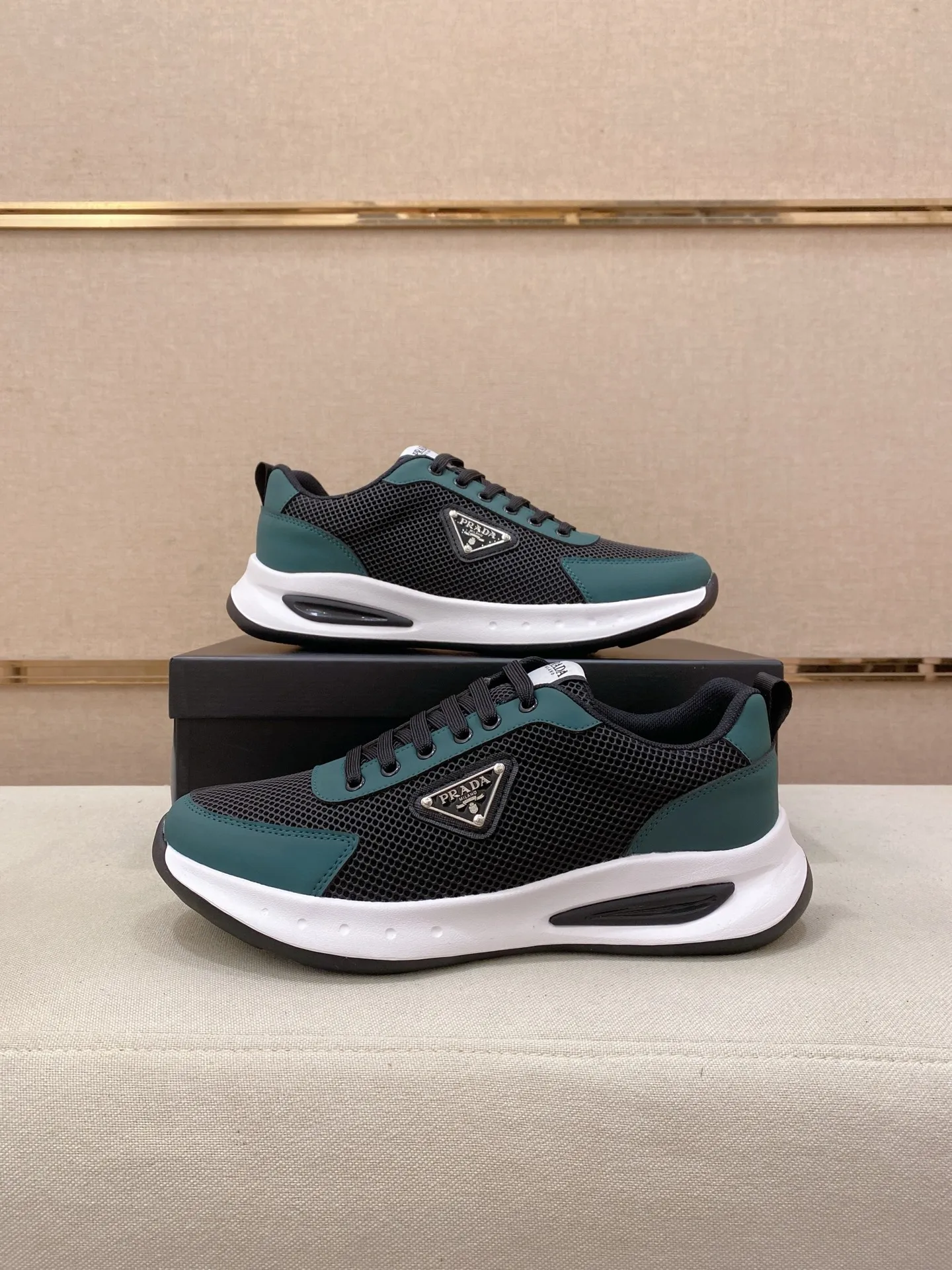 Men's men's shoes💰: 440💰[Prada～Prada] Trendy new styles are on the market. Same style as the official website. Counter quality. Original version. [Strong] [Strong] Imported selected first-layer cowhide. Comfortable and breathable sheepskin lining, fine workmanship, upper layer made of 100% pure cowhide, original last shape, comfortable on the feet, shoe sizes 38 to 44